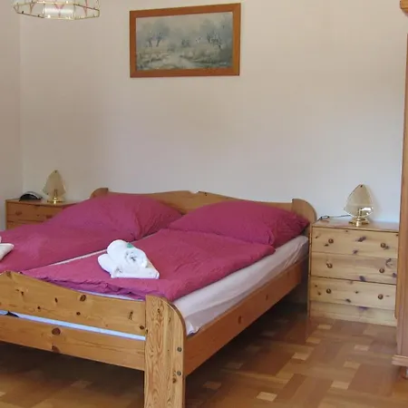 Han/Misafirhane Grüner Baum Neckargerach
